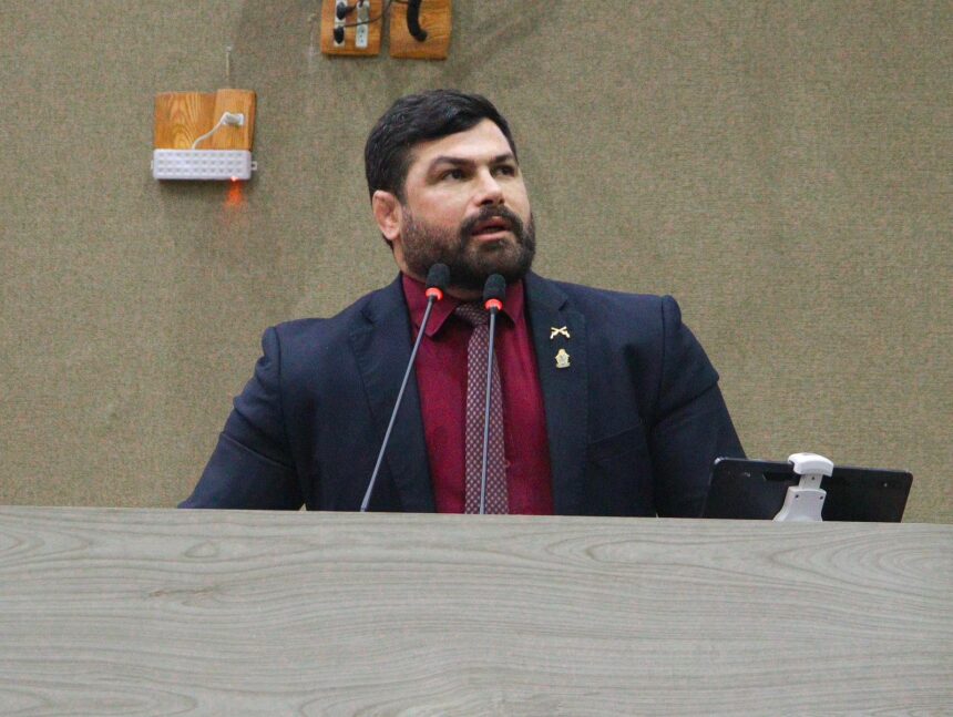 Vereador Capitão Carpê manifesta apoio à intenção de greve dos profissionais da educação municipal