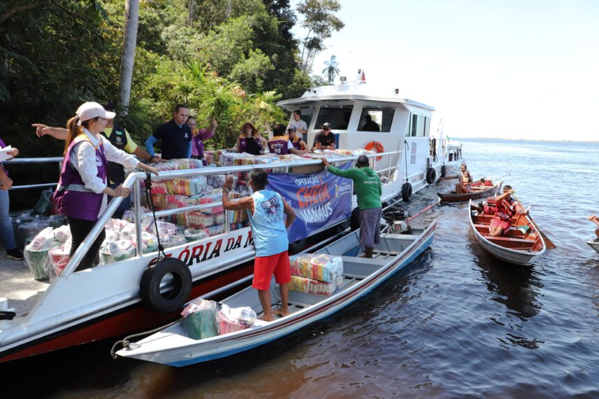 Apoio às famílias afetadas pela cheia no rio Amazonas
