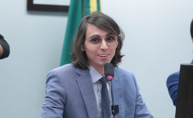 Comissão aprova equiparação da distonia a deficiência para efeitos legais